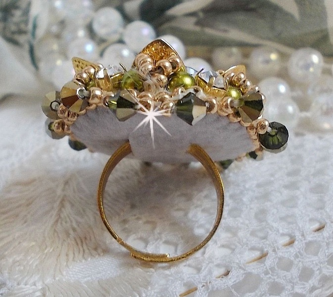 Ring L'Oiseau des Iles Green Gold embroidered with Swarovski crystals, chatons, pearls and seed beads