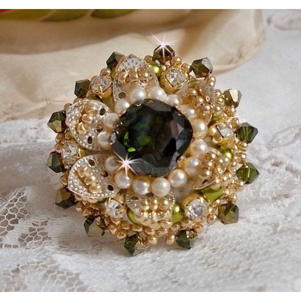 Ring L'Oiseau des Iles Green Silver embroidered with pearls, Swarovski crystals and seed beads