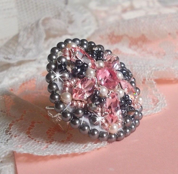 Bague Pampilles Rose et Grise avec des navettes et perles nacrées en cristal de Swarovski