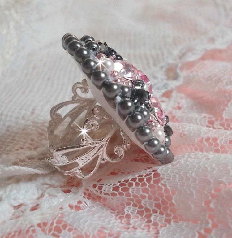 Bague Pampilles Rose et Grise avec des navettes et perles nacrées en cristal de Swarovski