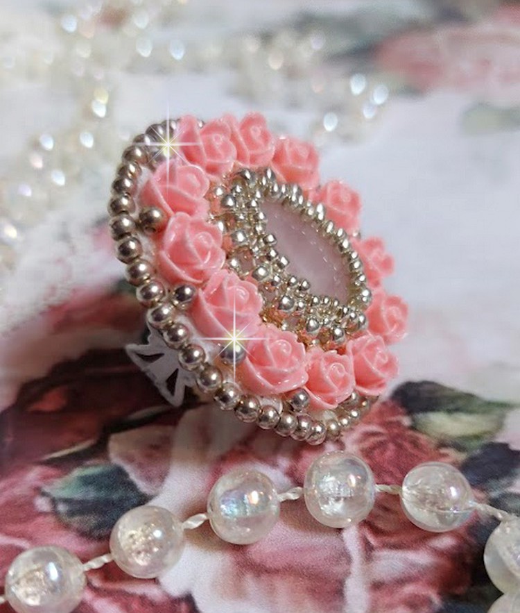 Parisian Roses ring embroidered with a Quartz cabochon adorned with resin roses and rocailles