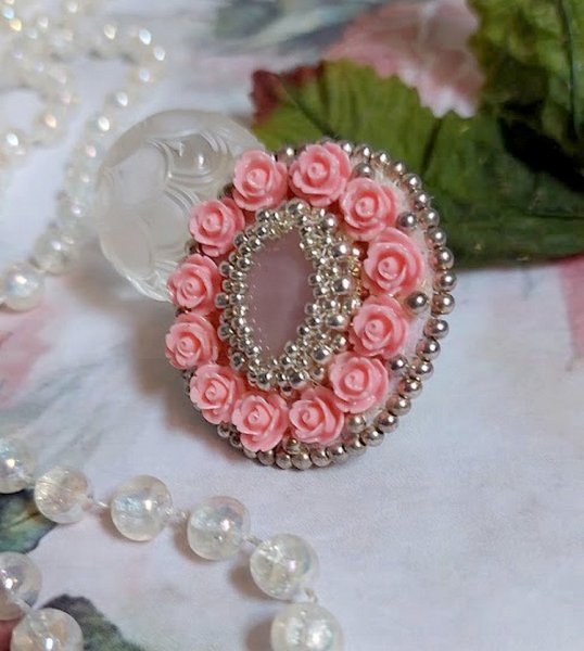 Parisian Roses ring embroidered with a Quartz cabochon adorned with resin roses and rocailles