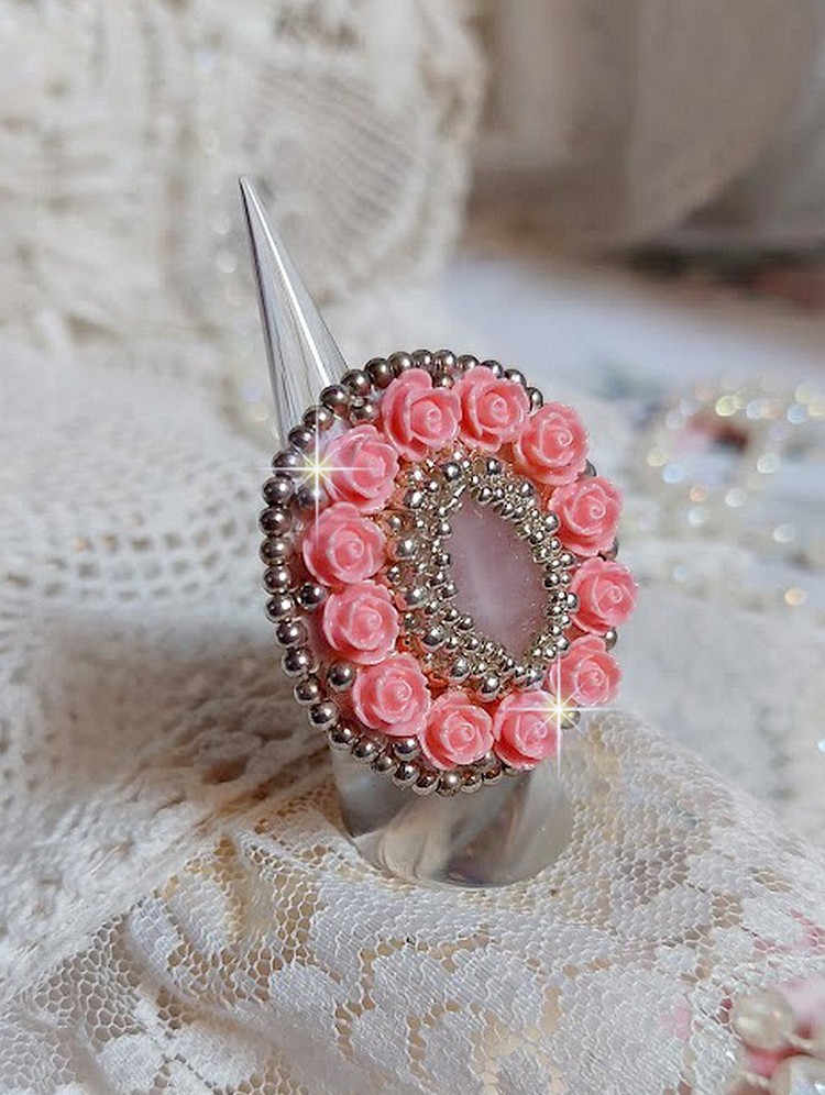 Parisian Roses ring embroidered with a Quartz cabochon adorned with resin roses and rocailles