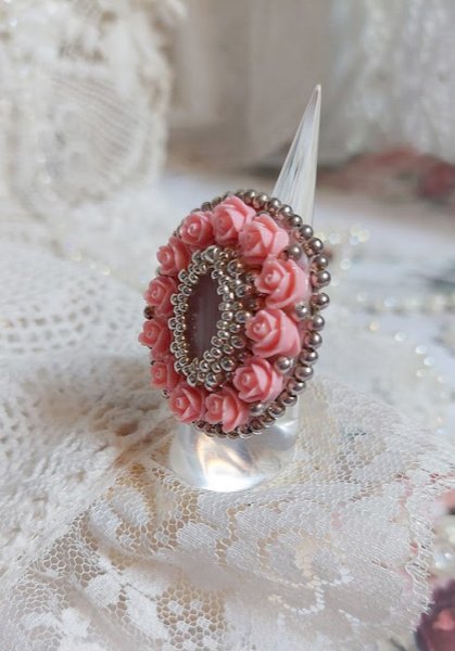 Parisian Roses ring embroidered with a Quartz cabochon adorned with resin roses and rocailles