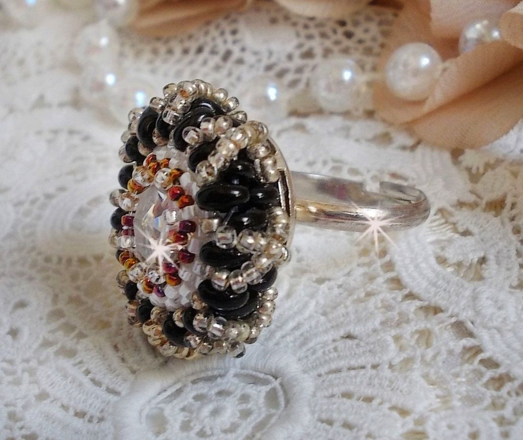 Passion ring embroidered with a Swarovski crystal and seed beads 