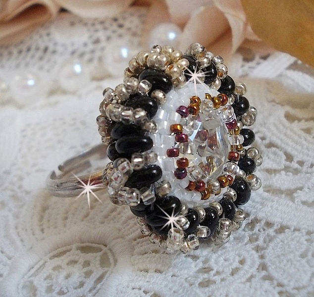 Passion ring embroidered with a Swarovski crystal and seed beads 