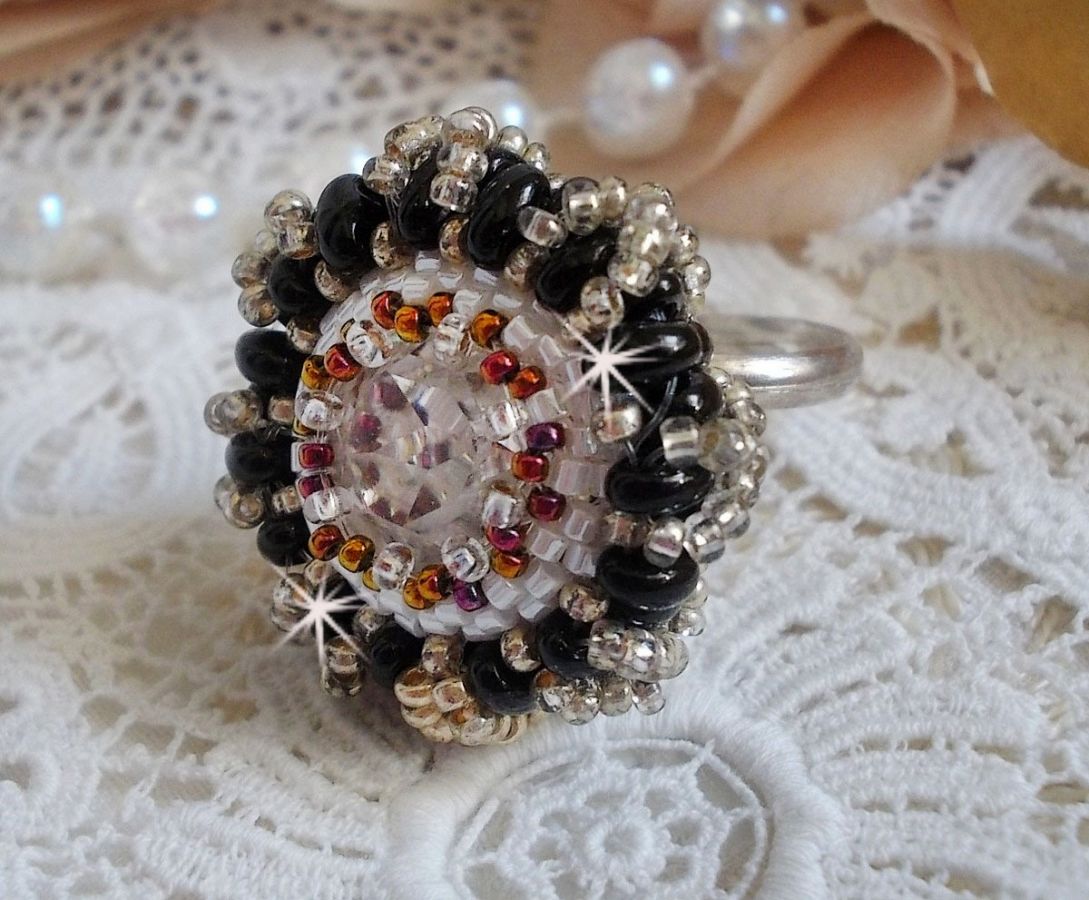 Passion ring embroidered with a Swarovski crystal and seed beads 