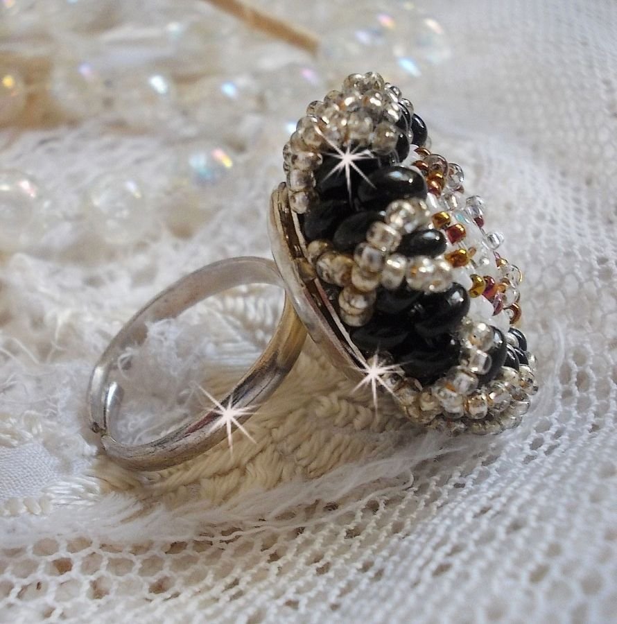 Passion ring embroidered with a Swarovski crystal and seed beads 