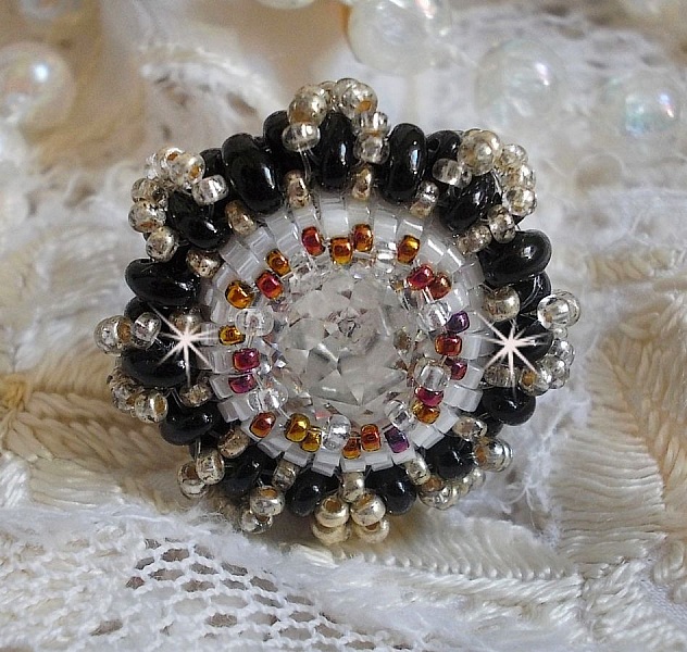 Passion ring embroidered with a Swarovski crystal and seed beads 