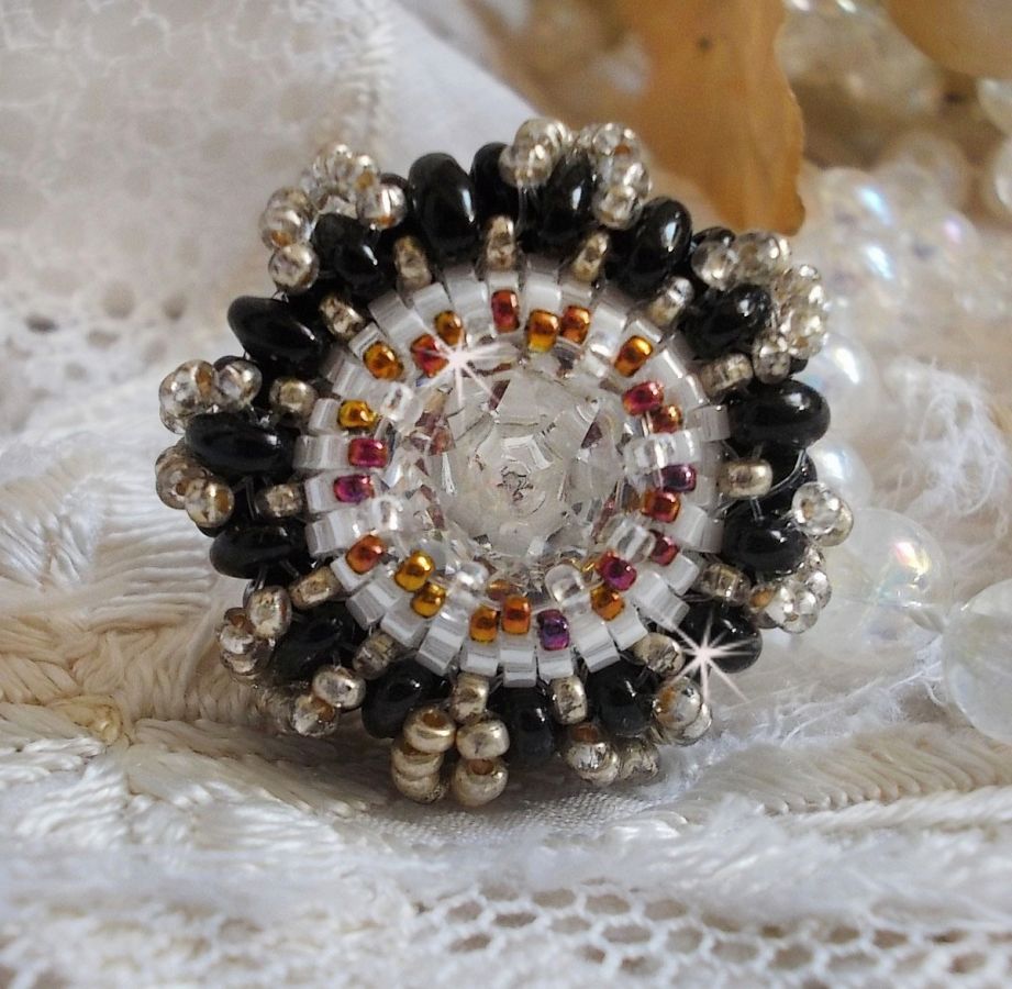 Passion ring embroidered with a Swarovski crystal and seed beads 