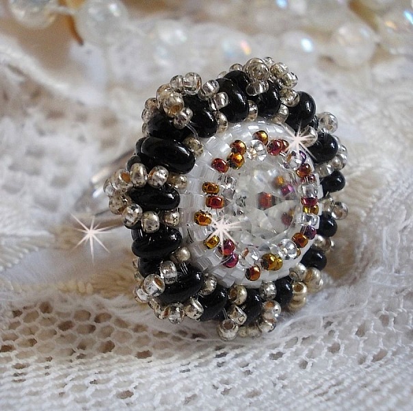 Passion ring embroidered with a Swarovski crystal and seed beads 