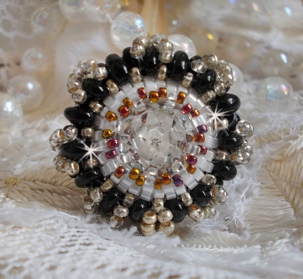 Passion ring embroidered with a Swarovski crystal and seed beads 