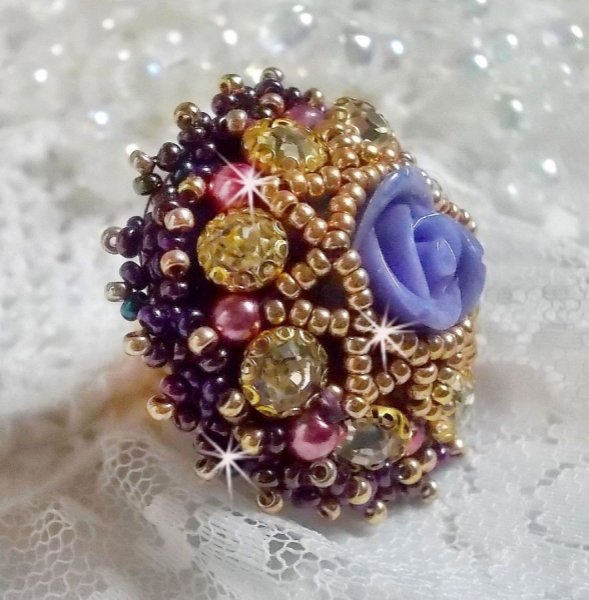 Ring La Passionn&eacute;e de Venise embroidered with a purple resin flower and Crystal rhinestones