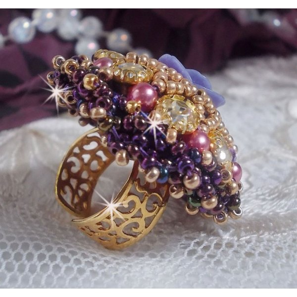 Ring La Passionn&eacute;e de Venise embroidered with a purple resin flower and Crystal rhinestones