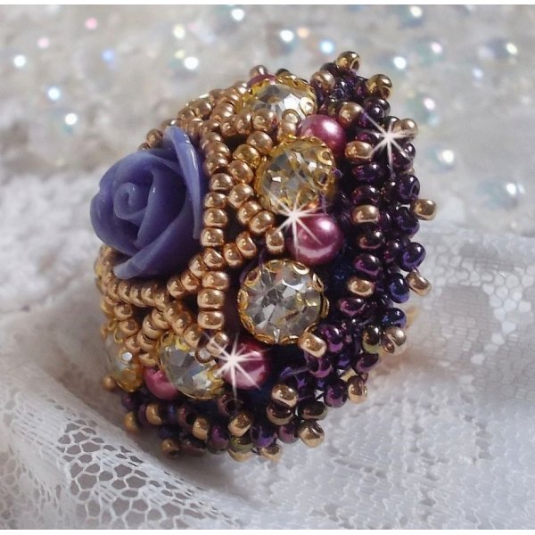 Ring La Passionn&eacute;e de Venise embroidered with a purple resin flower and Crystal rhinestones