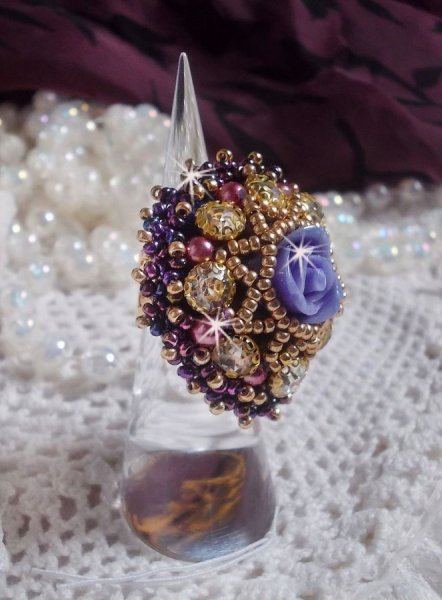 Ring La Passionn&eacute;e de Venise embroidered with a purple resin flower and Crystal rhinestones