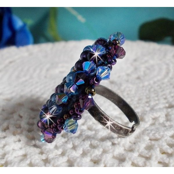 Ring Royal Blue Roses embroidered with a glass cabochon and beautiful pearls in a baroque style