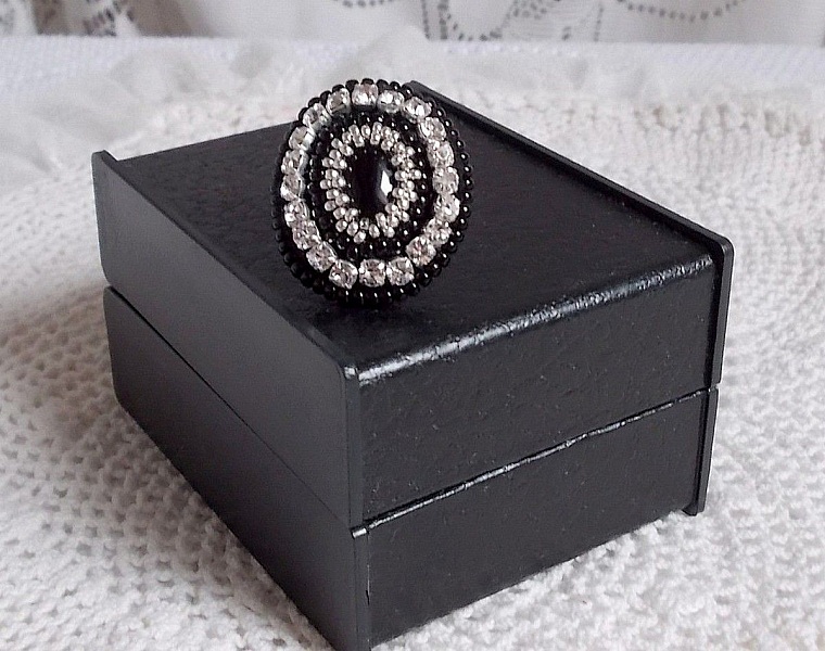 Black Stone Ring embroidered with a gemstone, black onyx, crystals and seed beads