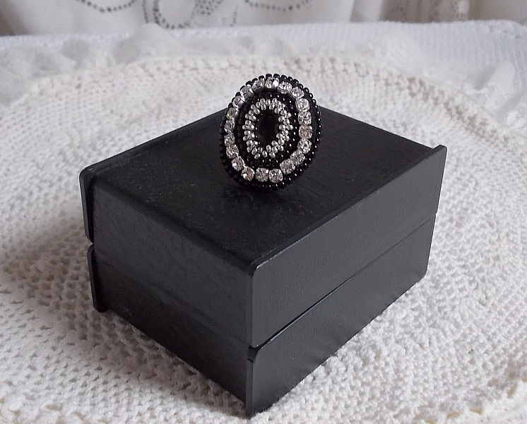 Black Stone Ring embroidered with a gemstone, black onyx, crystals and seed beads