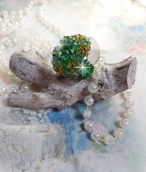 Tender Green Ring with Swarovski crystal facets and spinners