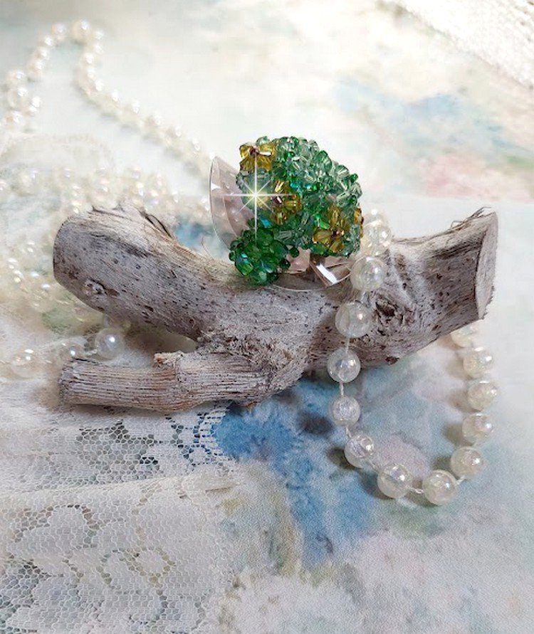 Tender Green Ring with Swarovski crystal facets and spinners