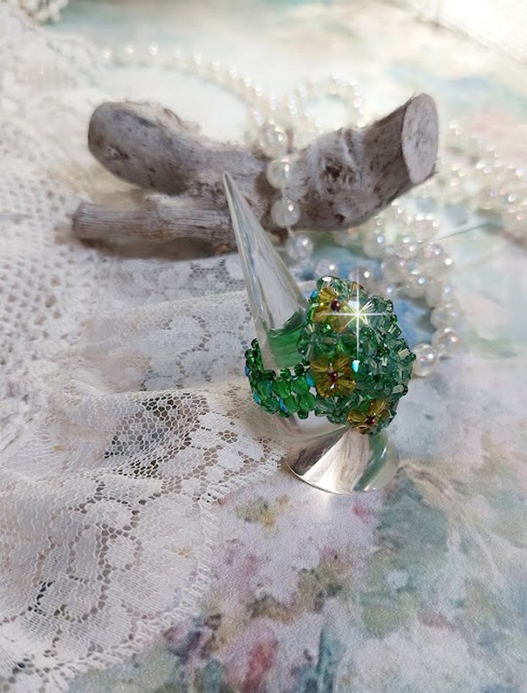 Tender Green Ring with Swarovski crystal facets and spinners