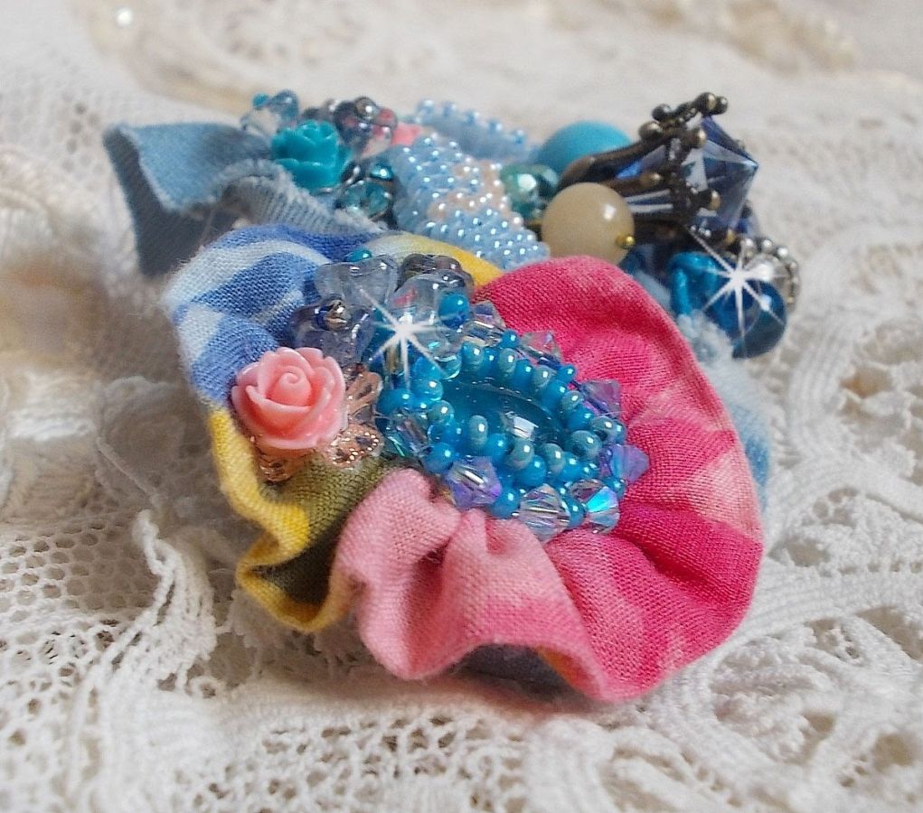Far West hair clip embroidered with semi-precious stones (Sodalite and Yellow Jade), Jean fabric with flowers, Swarovski crystals and seed beads