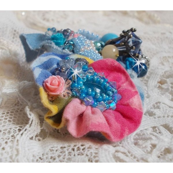 Far West hair clip embroidered with semi-precious stones (Sodalite and Yellow Jade), Jean fabric with flowers, Swarovski crystals and seed beads