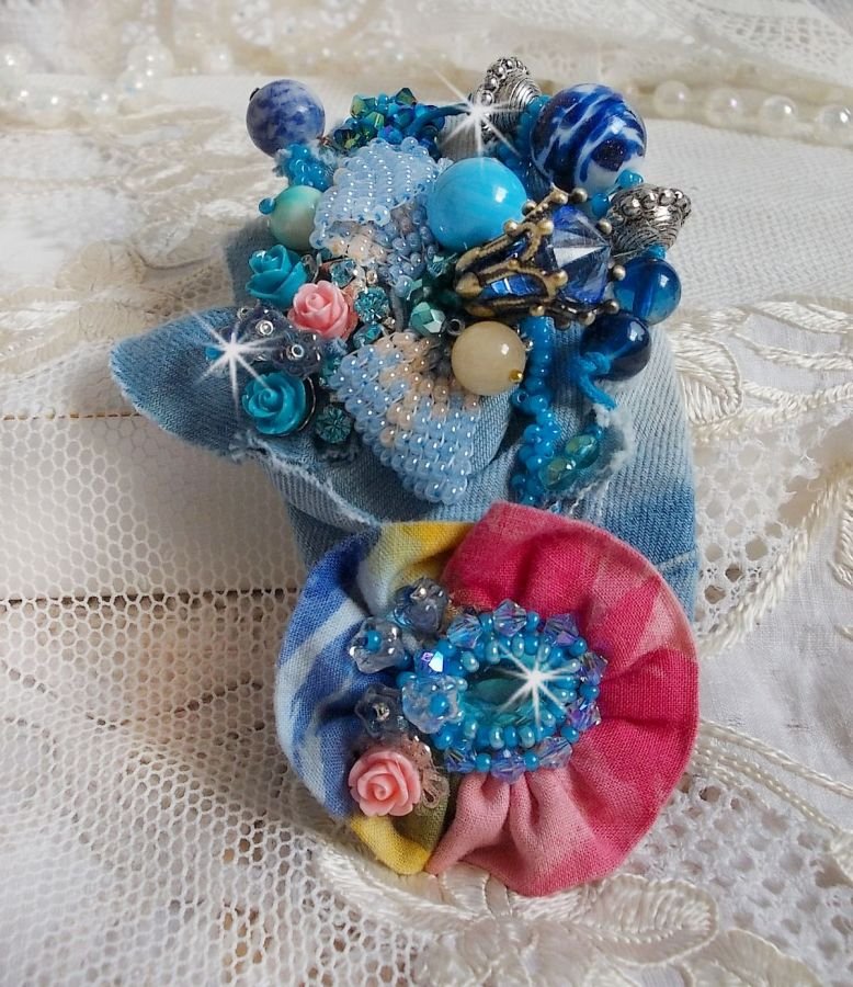 Far West hair clip embroidered with semi-precious stones (Sodalite and Yellow Jade), Jean fabric with flowers, Swarovski crystals and seed beads