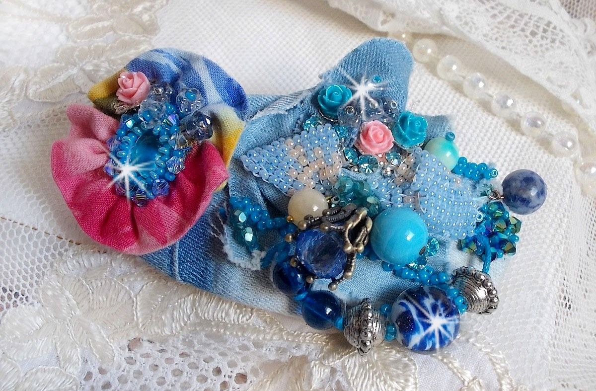 Far West hair clip embroidered with semi-precious stones (Sodalite and Yellow Jade), Jean fabric with flowers, Swarovski crystals and seed beads