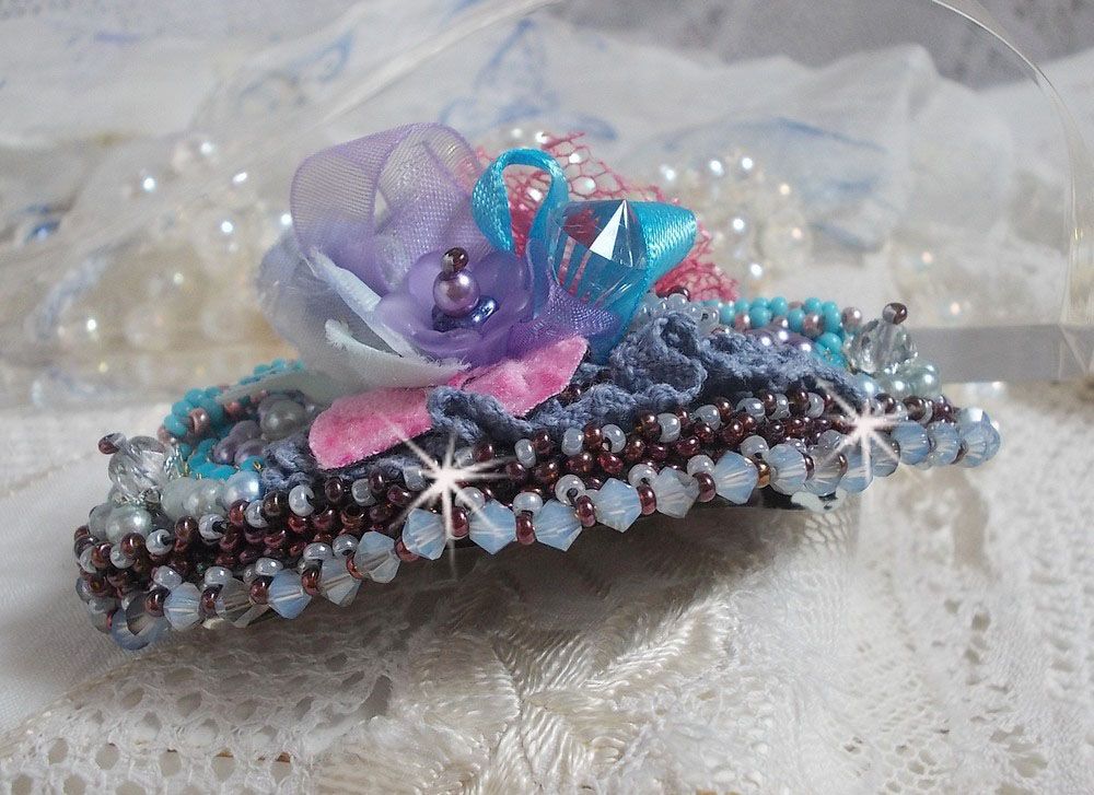 Mademoiselle Bluse Haute-Couture hair clip embroidered with pearl grey lace, round pearls, Lucite flowers and seed beads