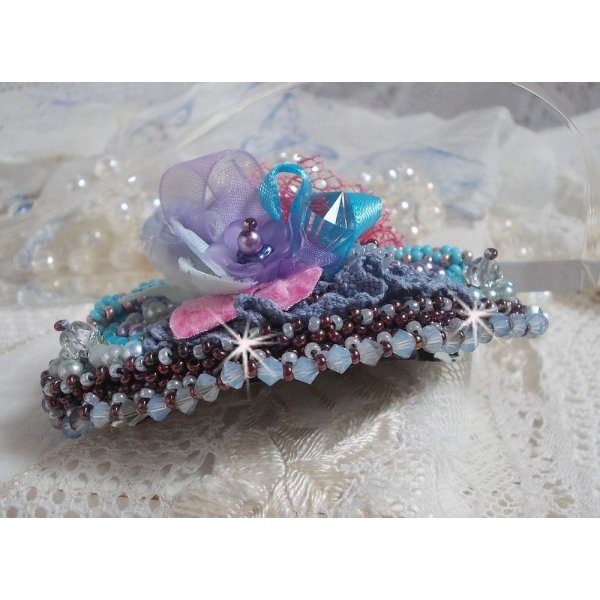 Mademoiselle Bluse Haute-Couture hair clip embroidered with pearl grey lace, round pearls, Lucite flowers and seed beads