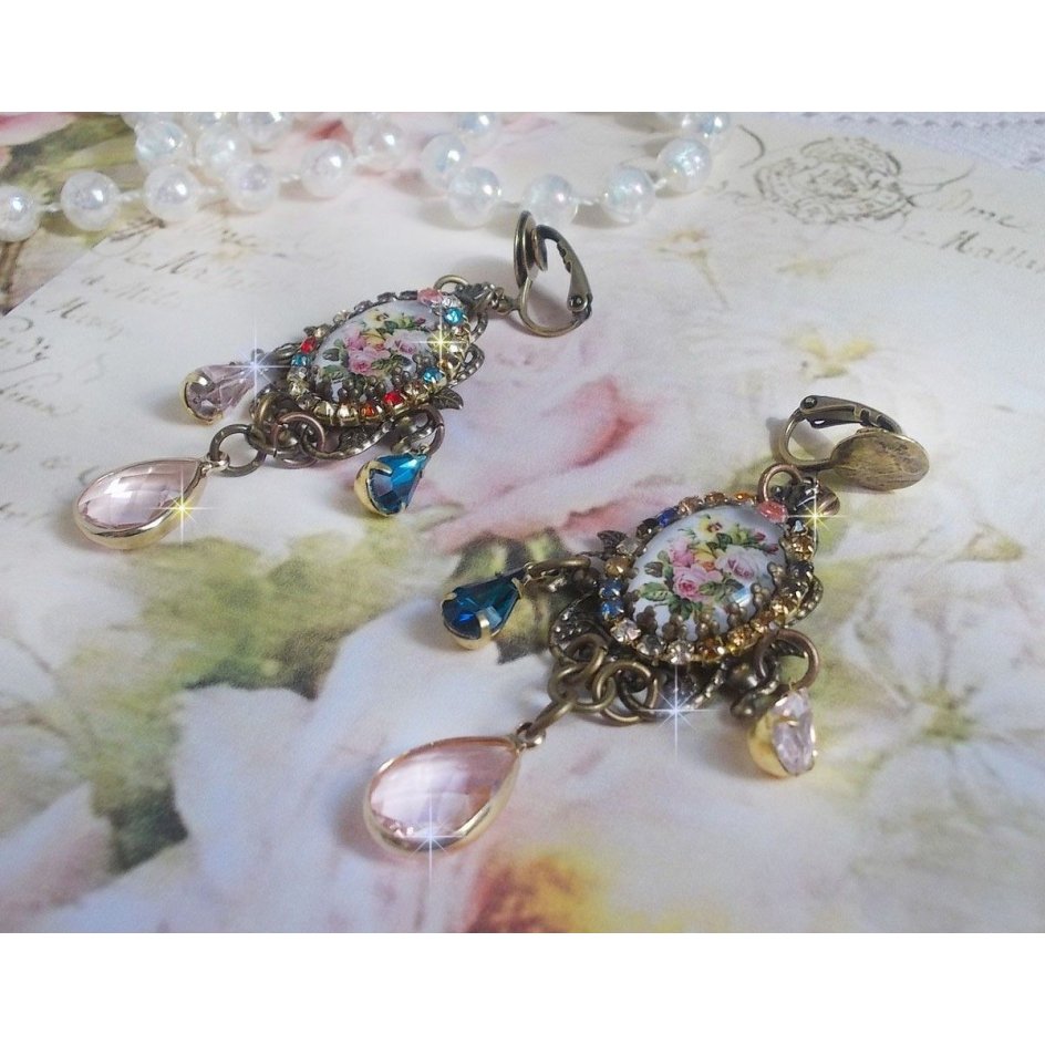 BO Affection of Roses created with glass cabochons representing a bouquet, glass beads, rhinestones of different colors and brass accessories