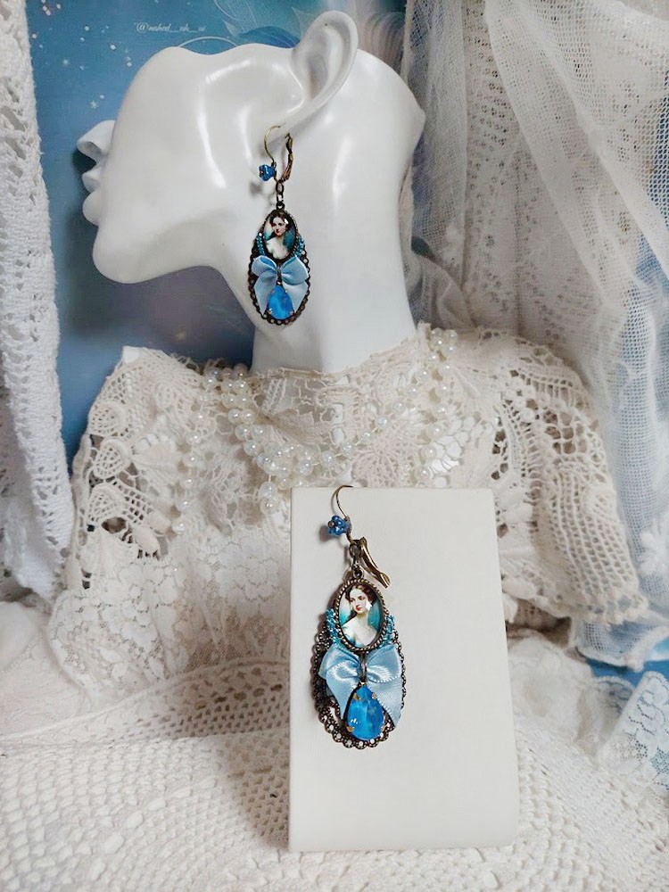 BO Aily créées avec cabochons loupes, nœud satin, strass, perles Cristal Swarovski, dormeuses laiton