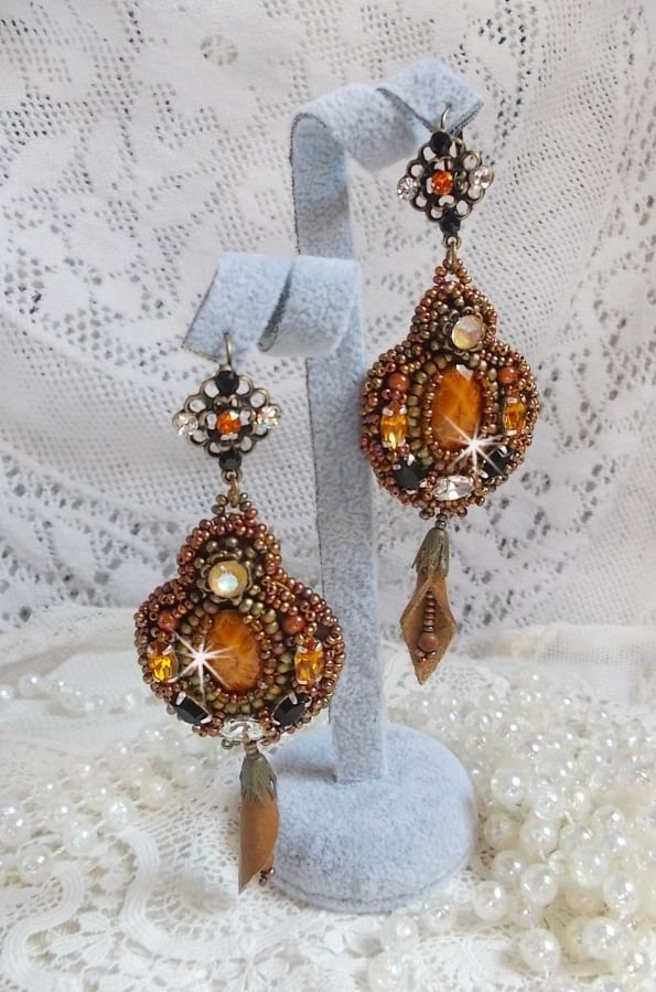 BO Amber Romance created with a caramel colored cowhide, Swarovski crystals