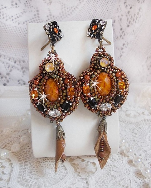 BO Amber Romance created with a caramel colored cowhide, Swarovski crystals