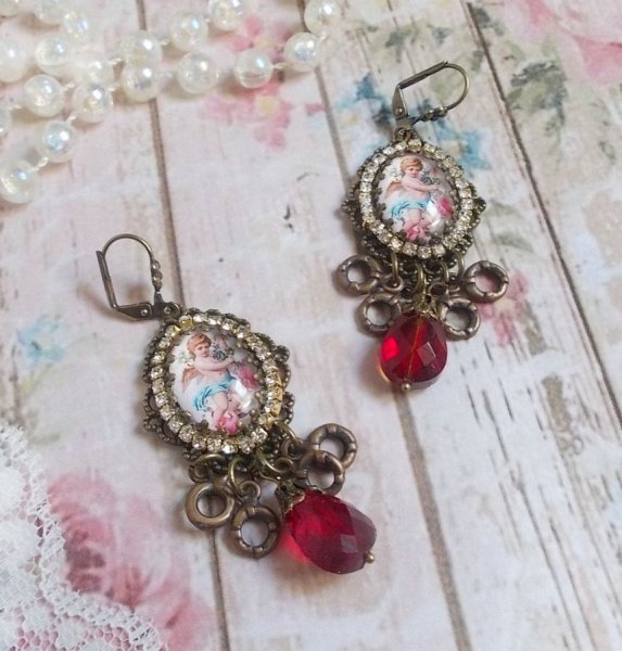 BO Little Angel created with magnifying glass cabochons representing Angels, crystals, charms and glass beads