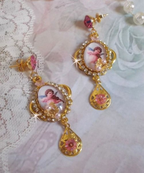 BO Musical Angels created with PureCrystal cabochons, magnifying glass cabochons, stamps and Pink Zirconiums, 