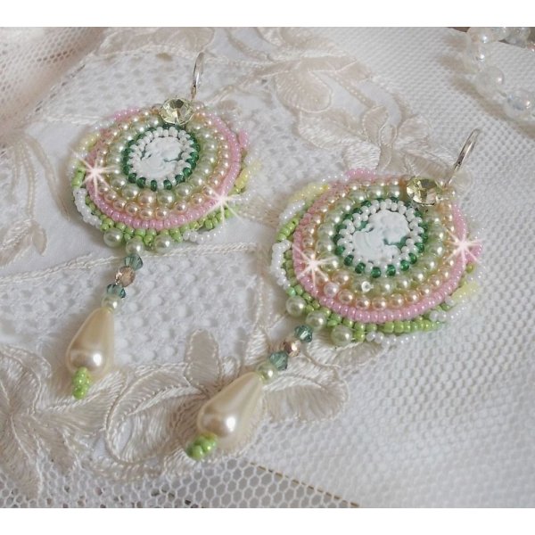 BO Anisse embroidered with resin cabochons woman portrait, seed beads and Swarovski crystals