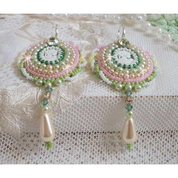 BO Anisse embroidered with resin cabochons woman portrait, seed beads and Swarovski crystals