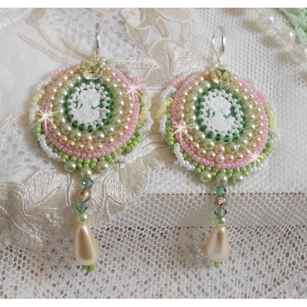 BO Anisse embroidered with resin cabochons woman portrait, seed beads and Swarovski crystals