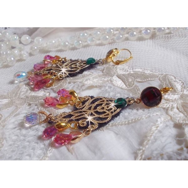 BO Asiane created with Swarovski Crystal Drops, 1950's Violet lace and glass beads