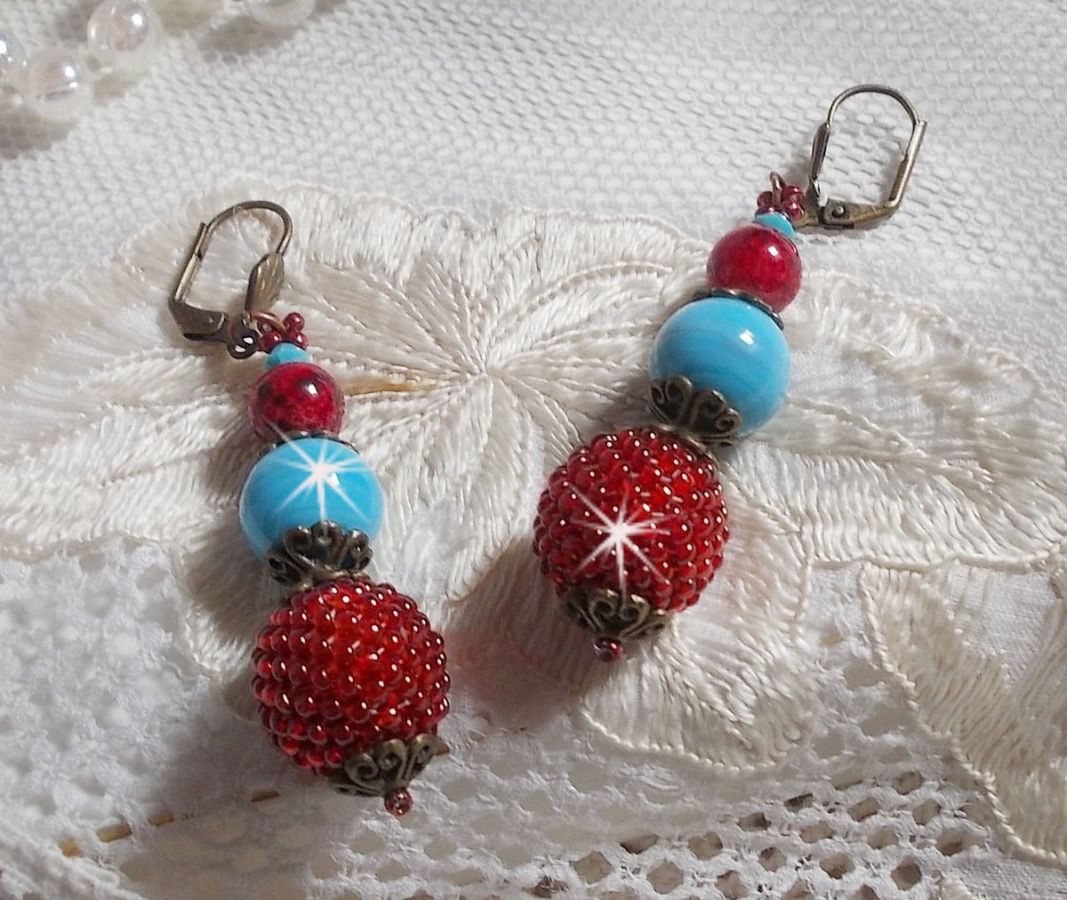 BO Bel'Art with glass beads and rocailles embroidered on wooden beads