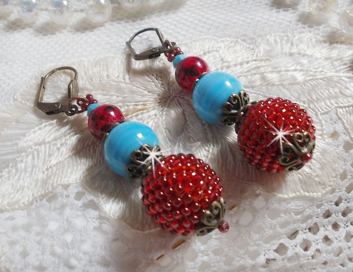 BO Bel'Art with glass beads and rocailles embroidered on wooden beads