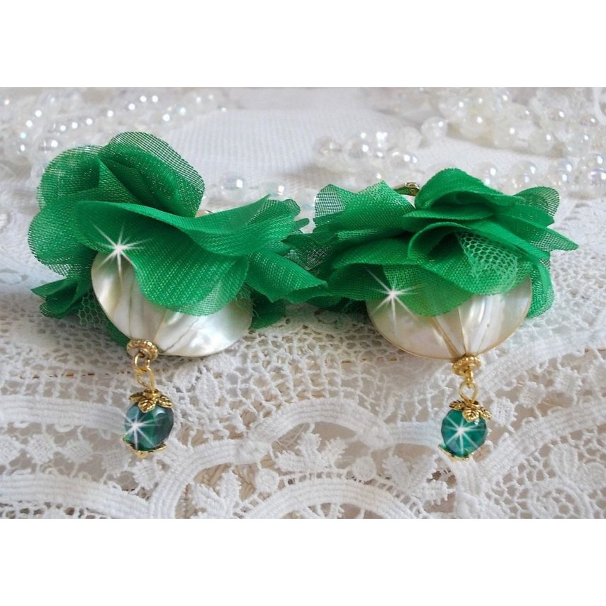 BO Belle Emeraude created with beautiful domed pearls and flowers in green fabric and sleepers