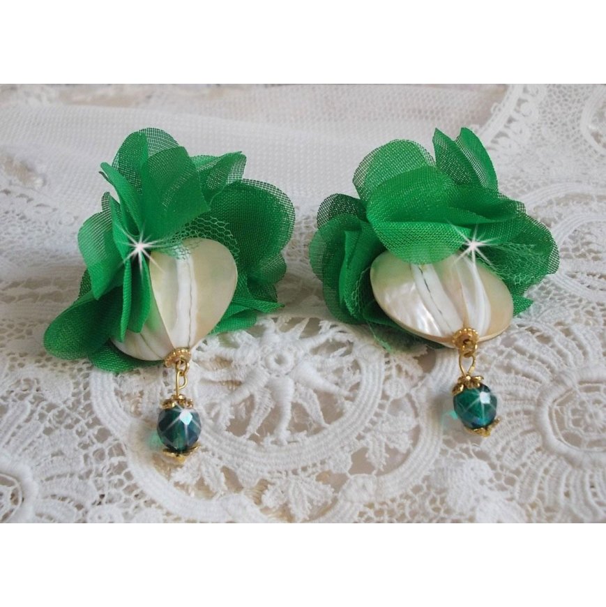 BO Belle Emeraude created with beautiful domed pearls and flowers in green fabric and sleepers