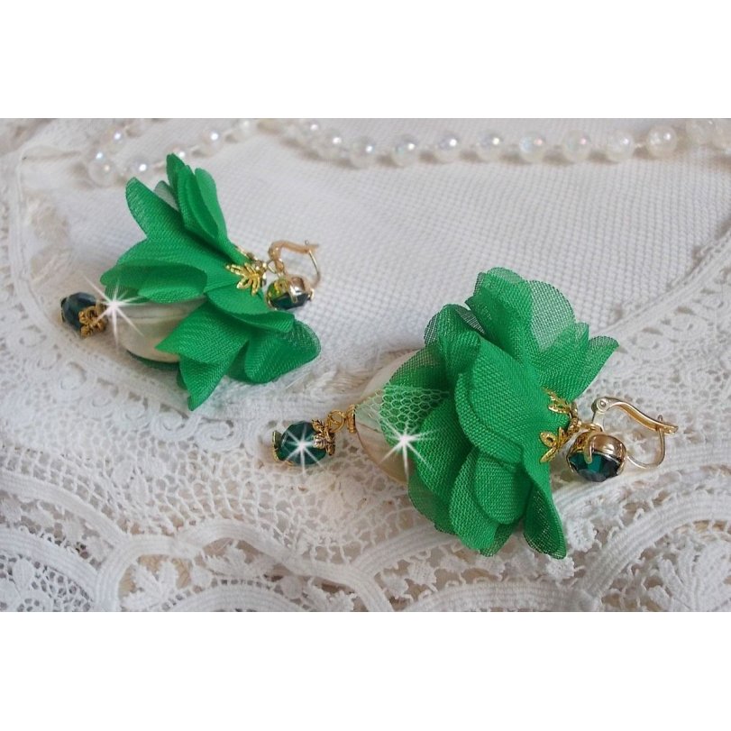 BO Belle Emeraude created with beautiful domed pearls and flowers in green fabric and sleepers