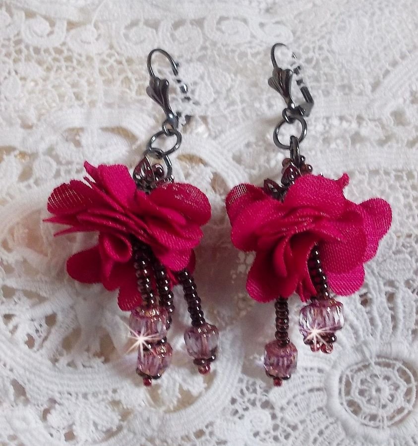 BO Belle Hélène created with a fuchsia fabric flower, faceted Antique Crystal Bronze and seed beads