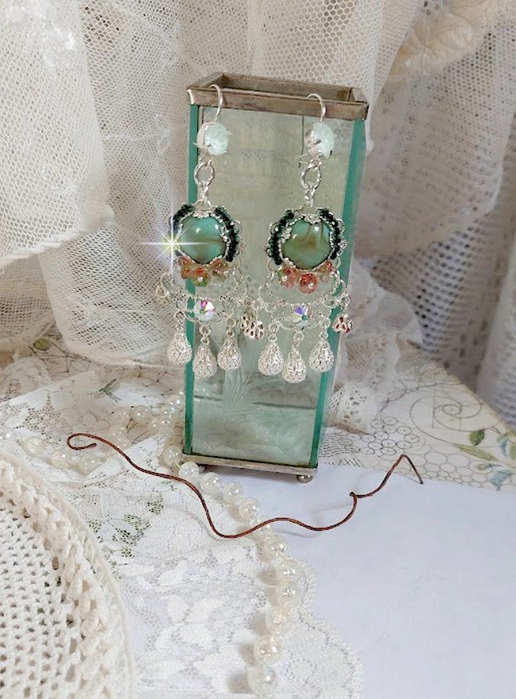 BO Blush Light green montées avec cabochons, estampes, breloques, perles Cristal Swarovski