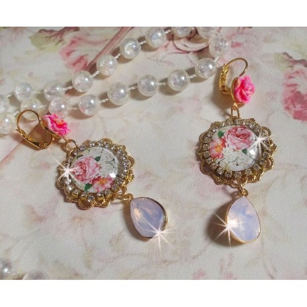 BO Bouquet Valentine created with glass rose bouquet cabochons, resin cabochons and Swarovski crystals 